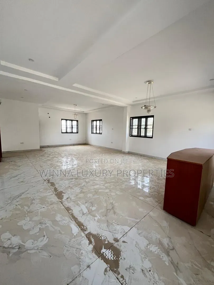 4bdrm Duplex in Guzape District for sale