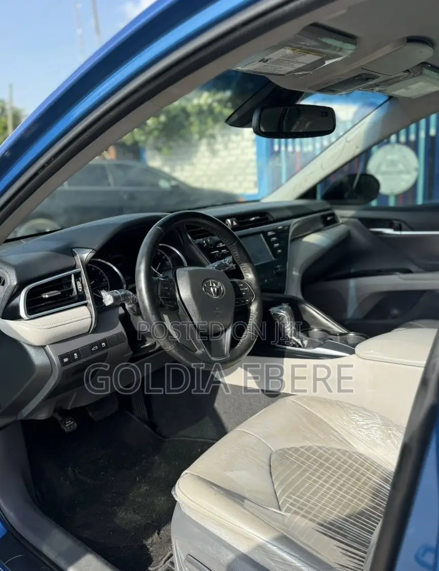 Toyota Camry 2018 Blue