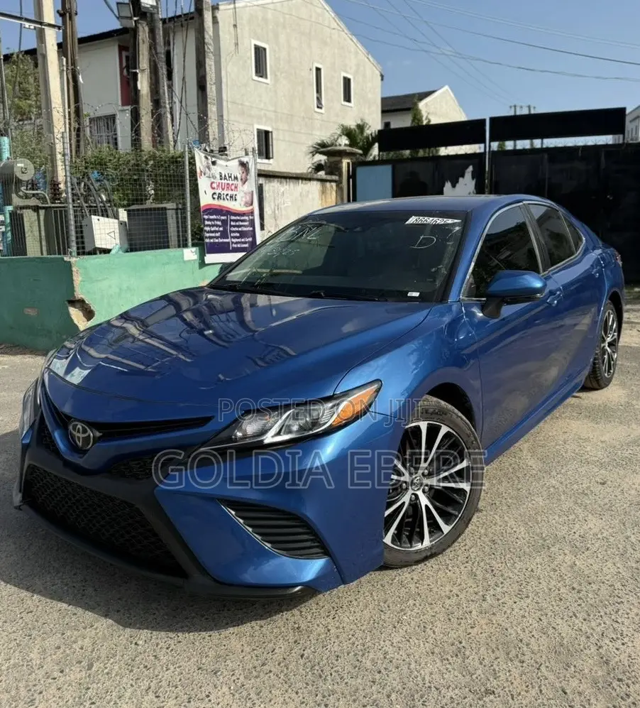 Toyota Camry 2018 Blue