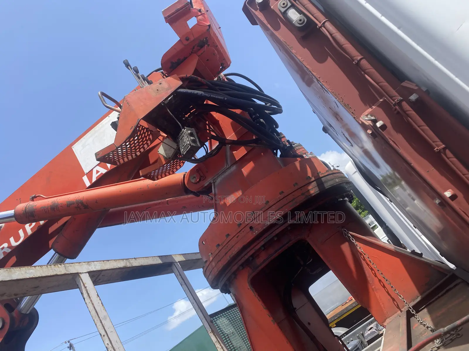 25 Tons Hiab Truck White