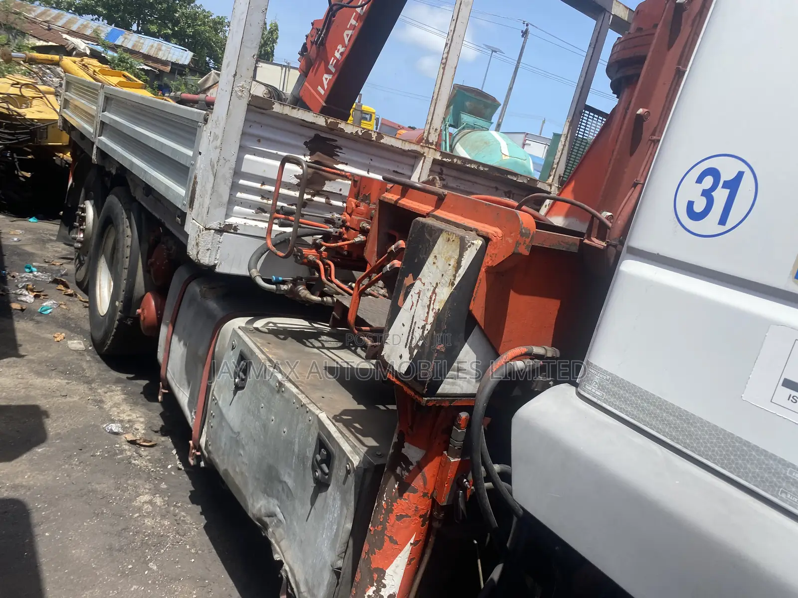 25 Tons Hiab Truck White