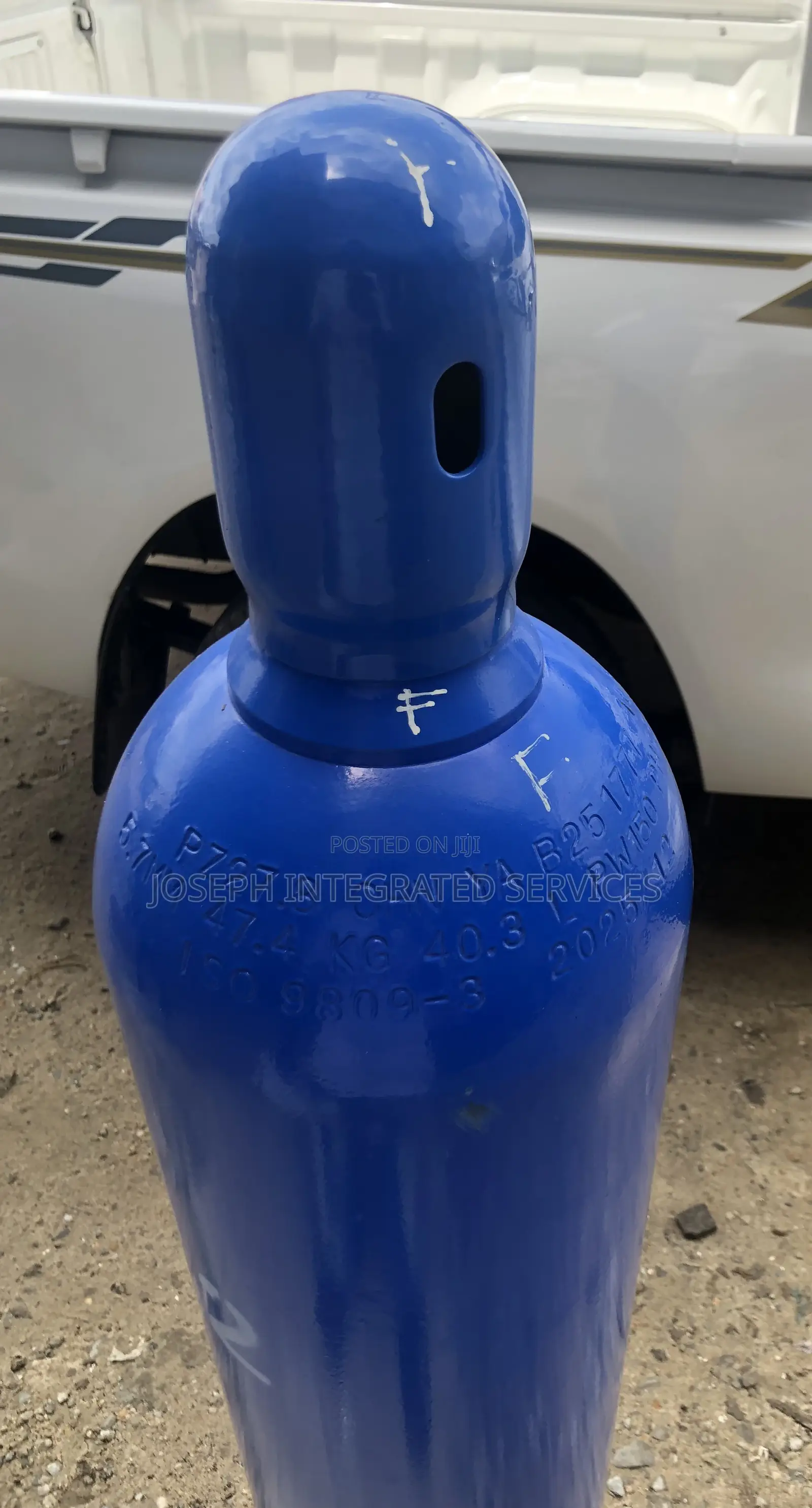 High-pressure Oxygen (\(O_{2}\)) Cylinder