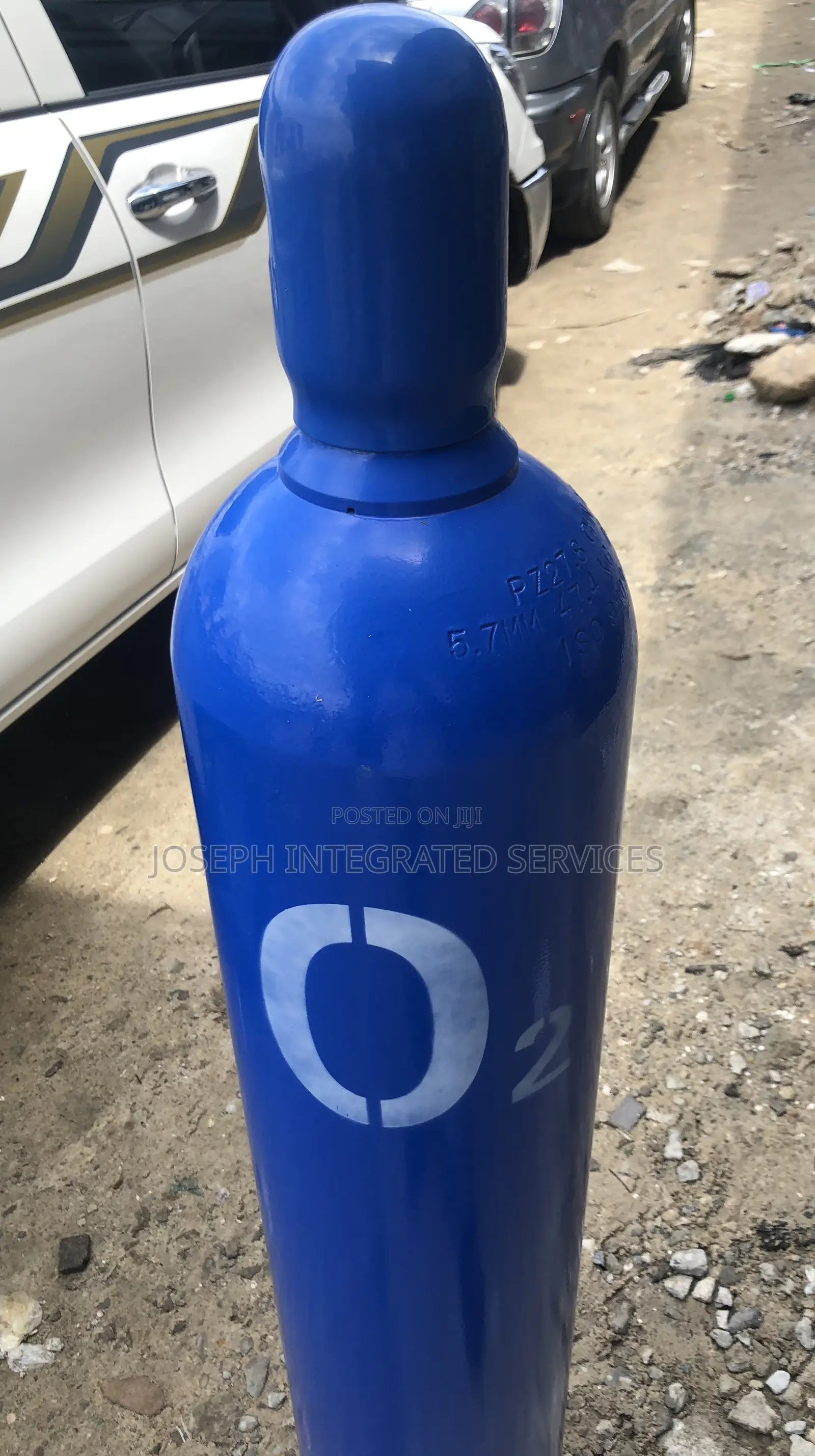 High-pressure Oxygen (\(O_{2}\)) Cylinder