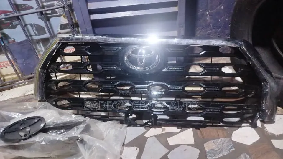 Toyota Tundra 2024/2025 Front Grille