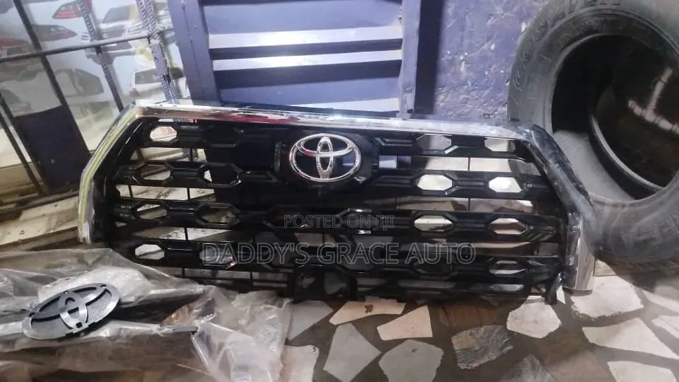 Toyota Tundra 2024/2025 Front Grille