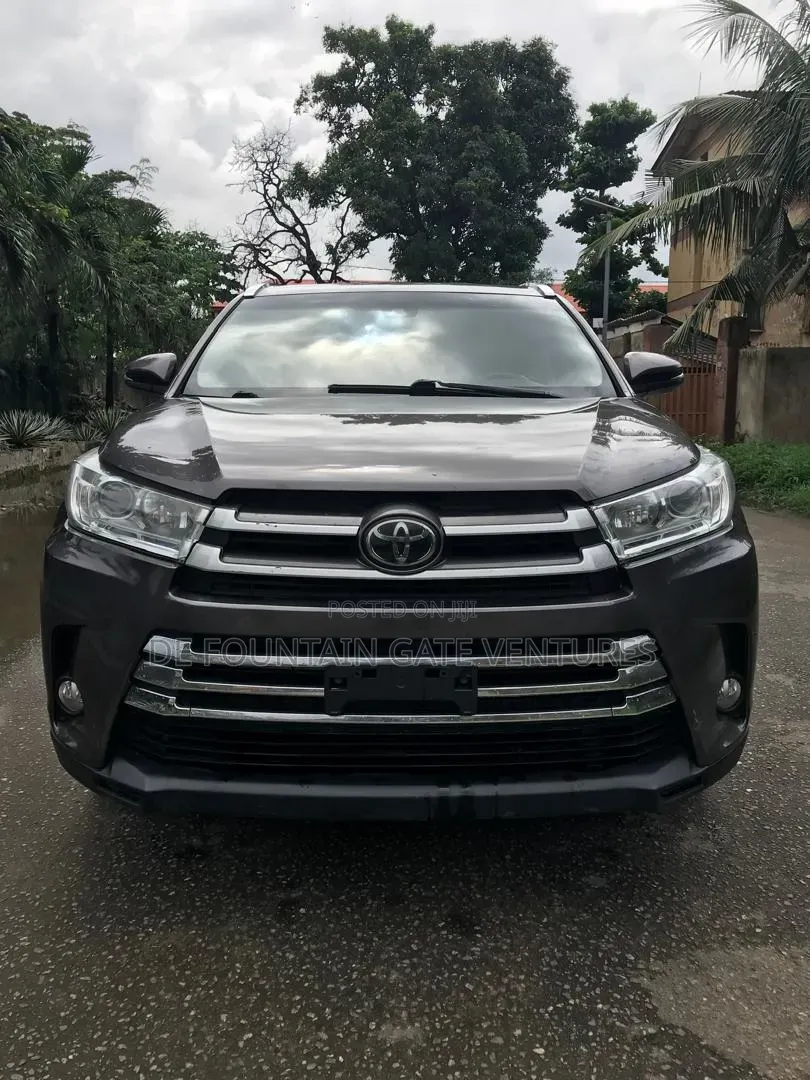 Toyota Highlander XLE 4x2 V6 (3.5L 6cyl 8A) 2017 Gray