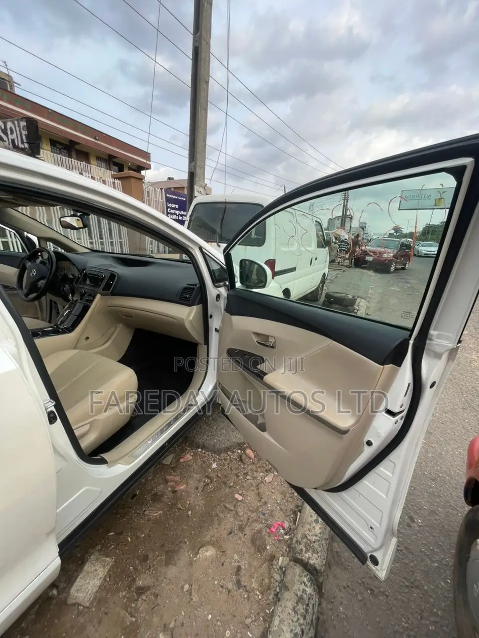 Toyota Venza LE 2010 White