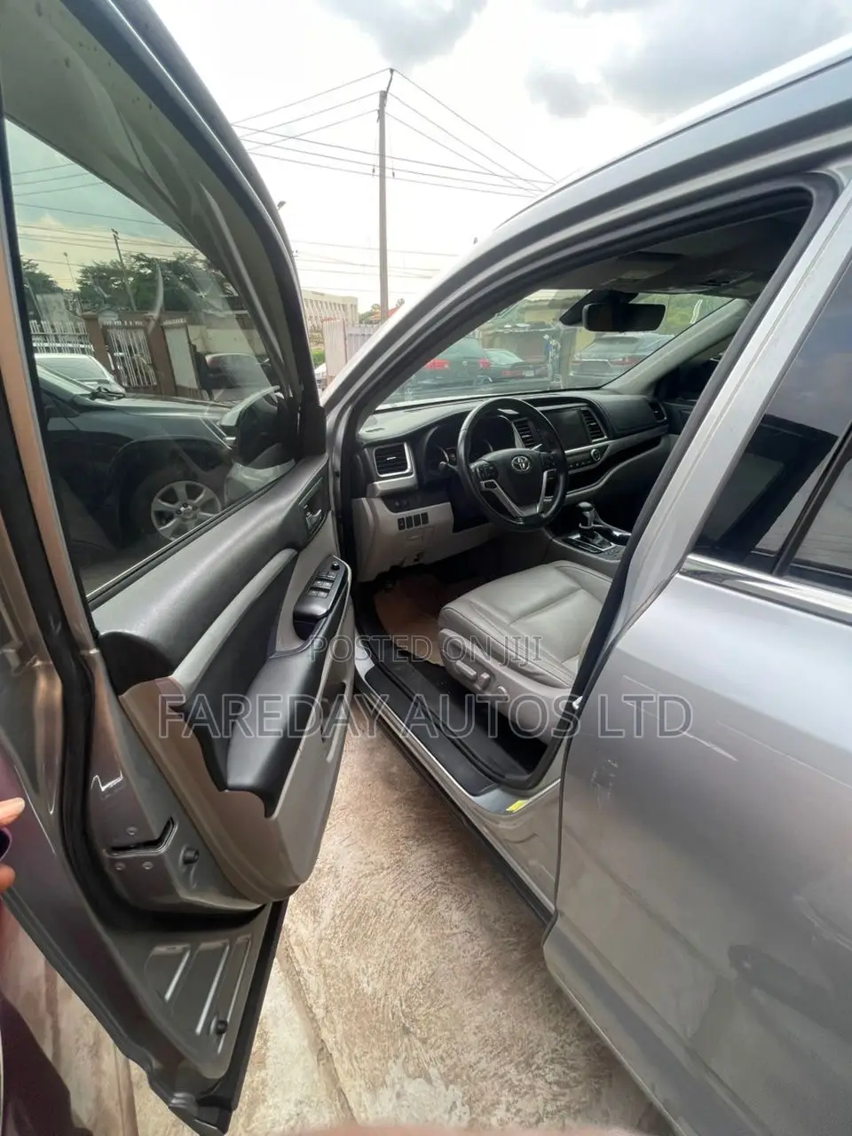 Toyota Highlander XLE 4x4 V6 (3.5L 6cyl 8A) 2017 Silver