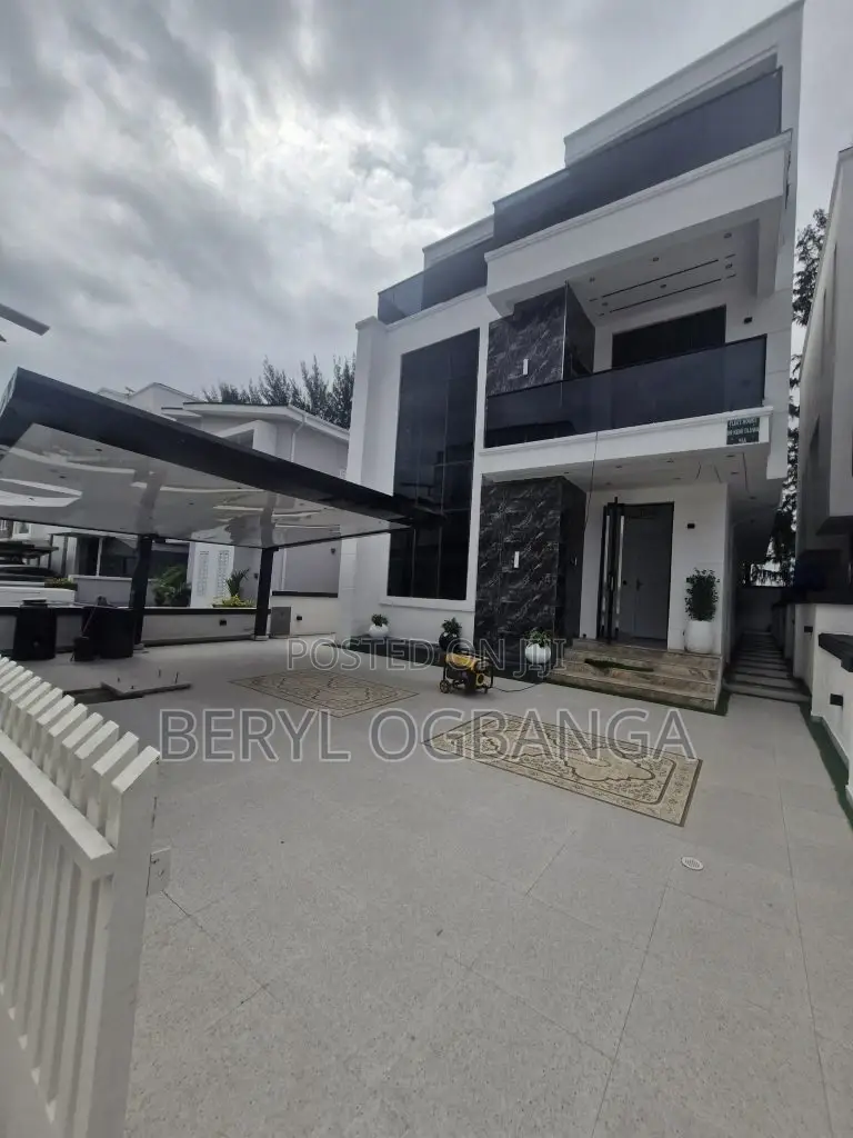 5bdrm Duplex in Ikota for sale