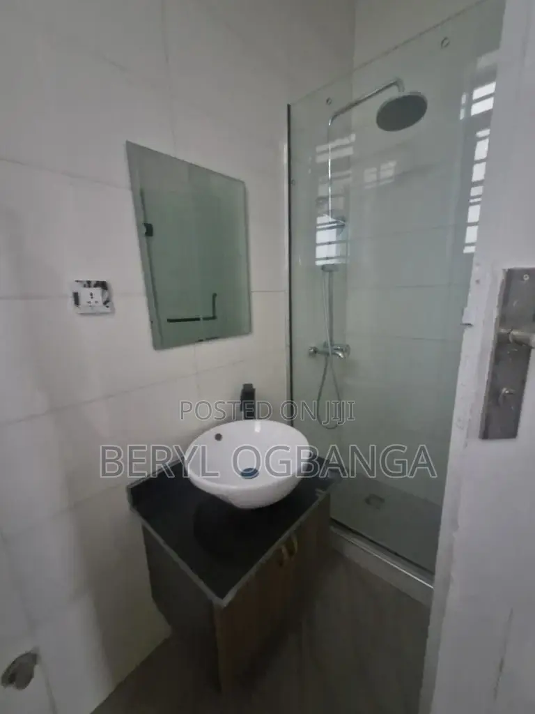 5bdrm Duplex in Ikota for sale