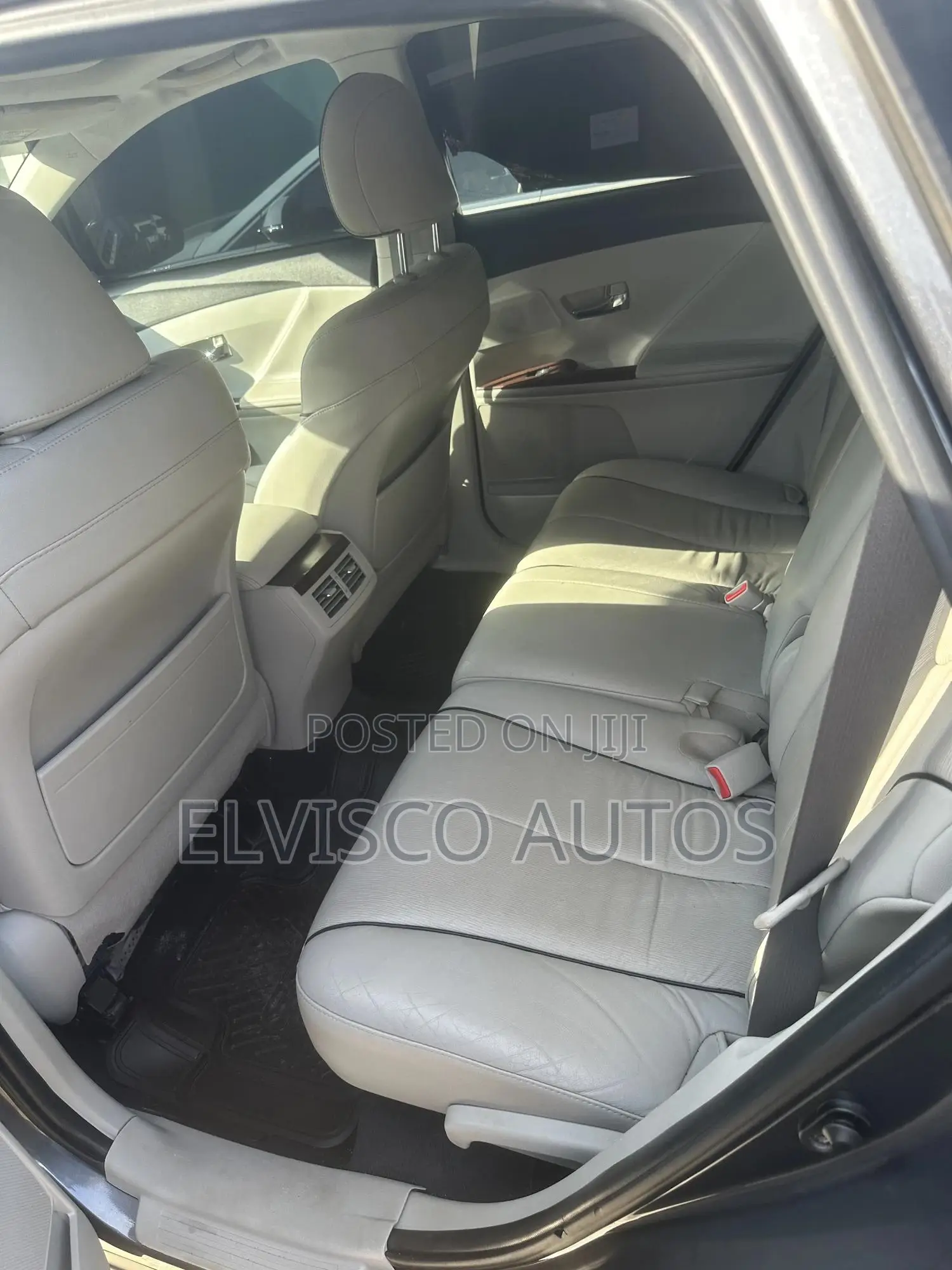 Toyota Venza V6 AWD 2010 Gray