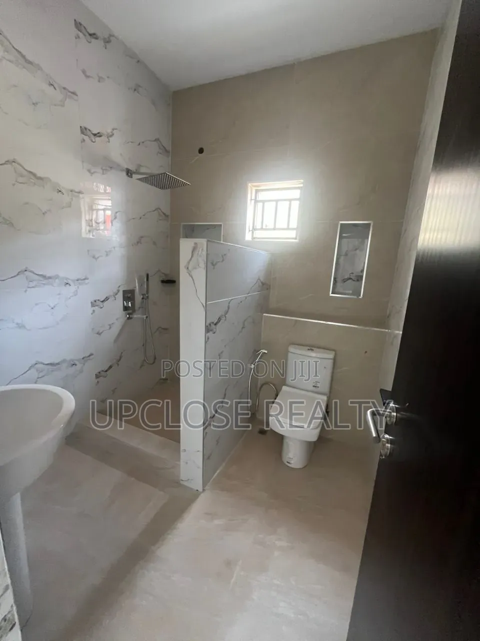 10bdrm Duplex in Zone 1 / Wuse for rent