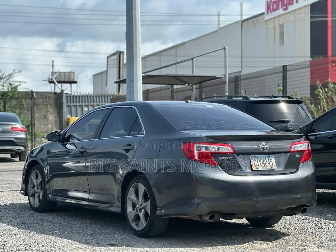 Toyota Camry SE V6 4dr Sedan (3.5L 6cyl 6A) 2013 Gray