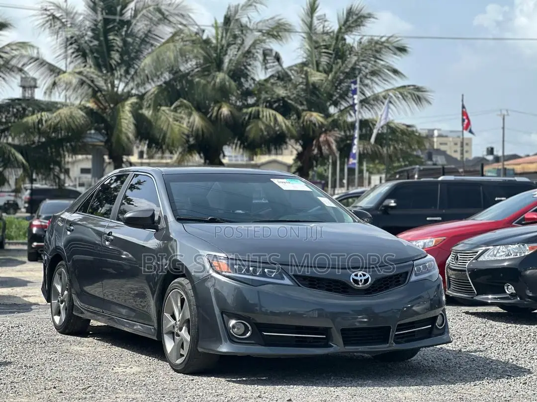 Toyota Camry SE V6 4dr Sedan (3.5L 6cyl 6A) 2013 Gray