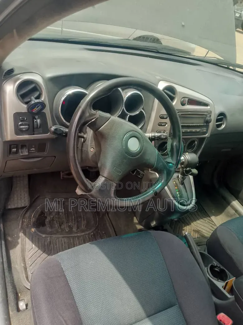 Toyota Matrix XR Hatchback FWD (1.8L 4cyl 4A) 2006 Gray
