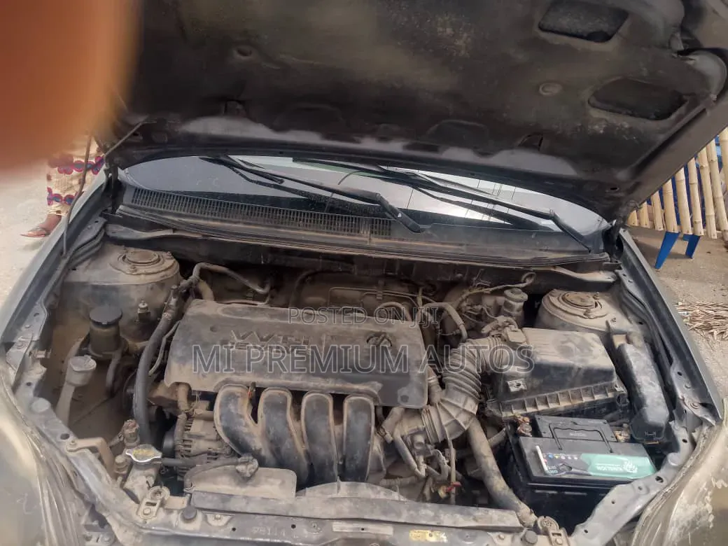Toyota Matrix XR Hatchback FWD (1.8L 4cyl 4A) 2006 Gray