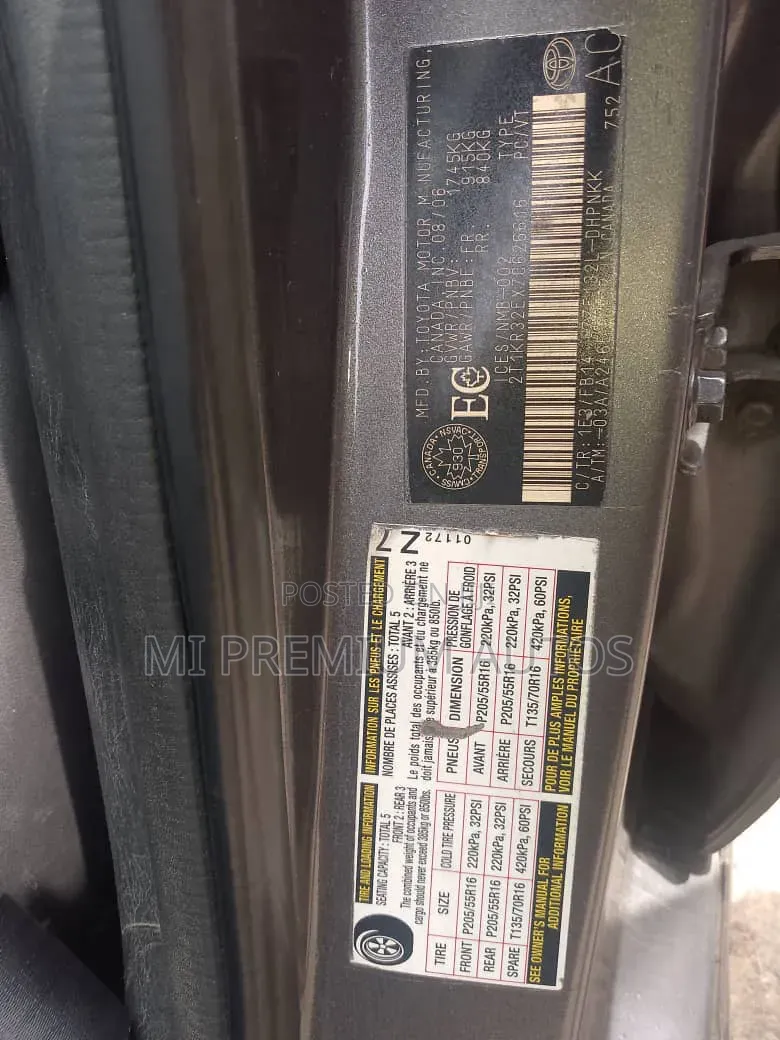 Toyota Matrix XR Hatchback FWD (1.8L 4cyl 4A) 2006 Gray