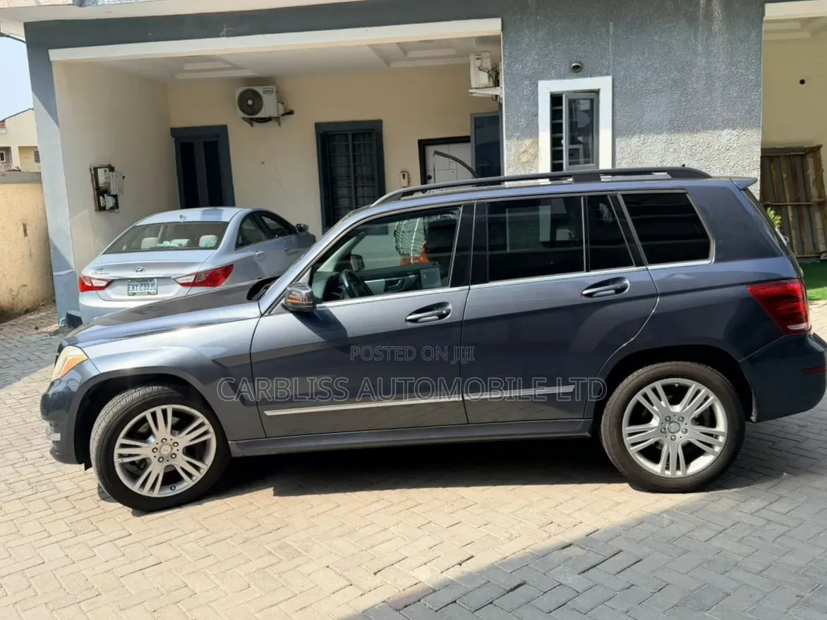 Mercedes-Benz GLK-Class Base GLK 350 4dr AWD 4MATIC (3.5L 6cyl 7A) 2015
