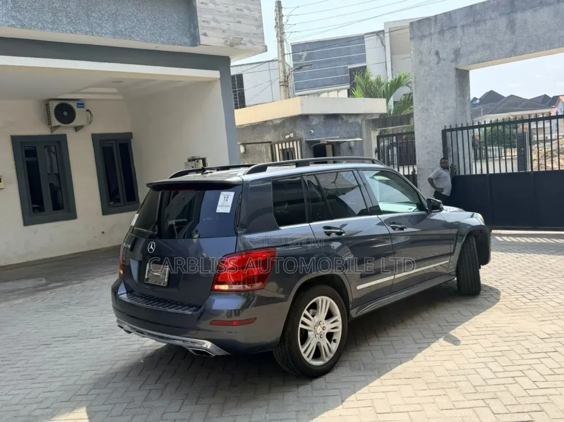Mercedes-Benz GLK-Class Base GLK 350 4dr AWD 4MATIC (3.5L 6cyl 7A) 2015