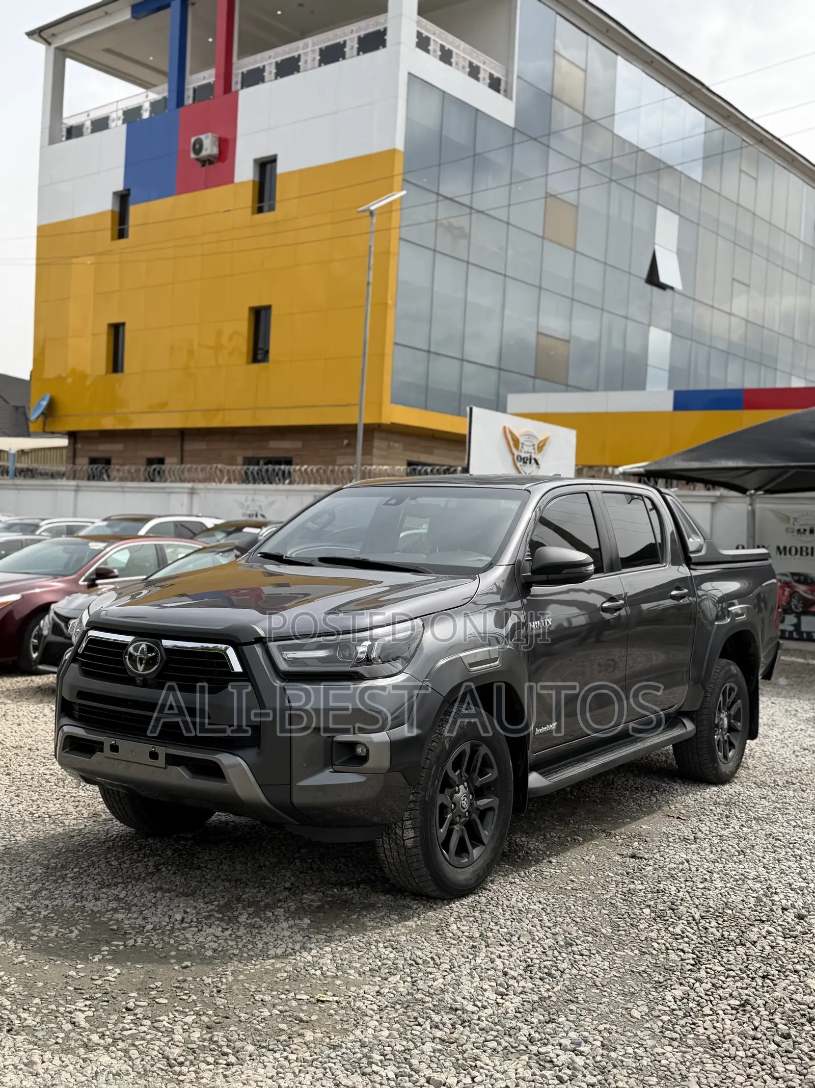 Toyota Hilux 2024 Gray
