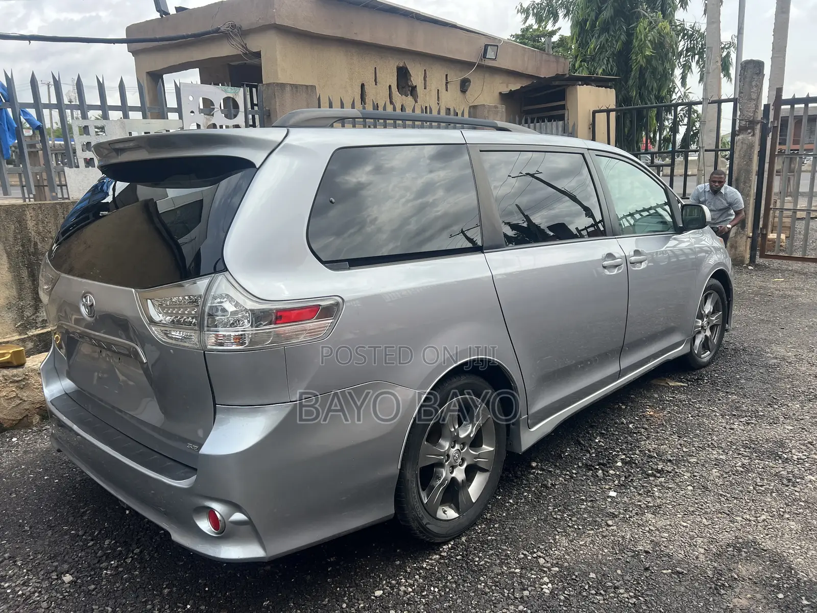 Toyota Sienna SE 8 Passenger 2012 Gray