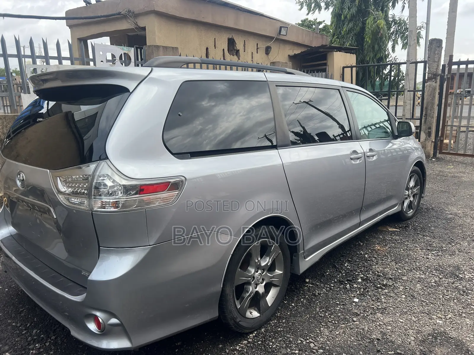 Toyota Sienna SE 8 Passenger 2012 Gray