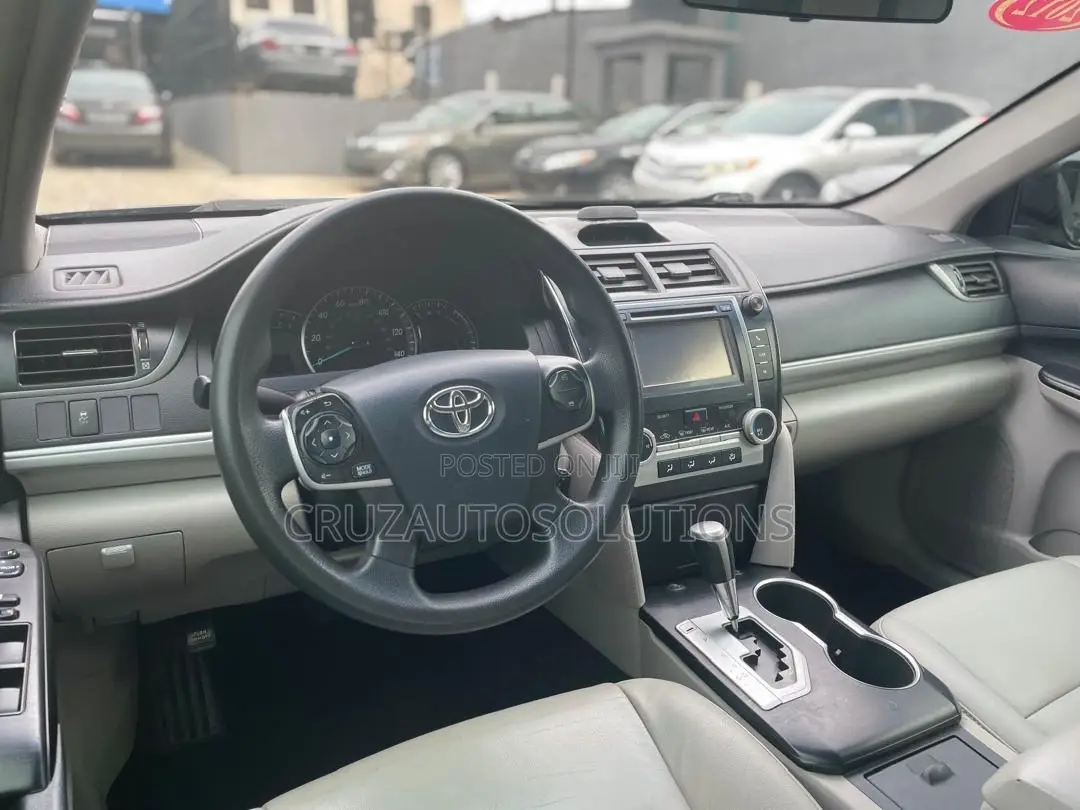 Toyota Camry LE 4dr Sedan (2.5L 4cyl 6A) 2012 Gray