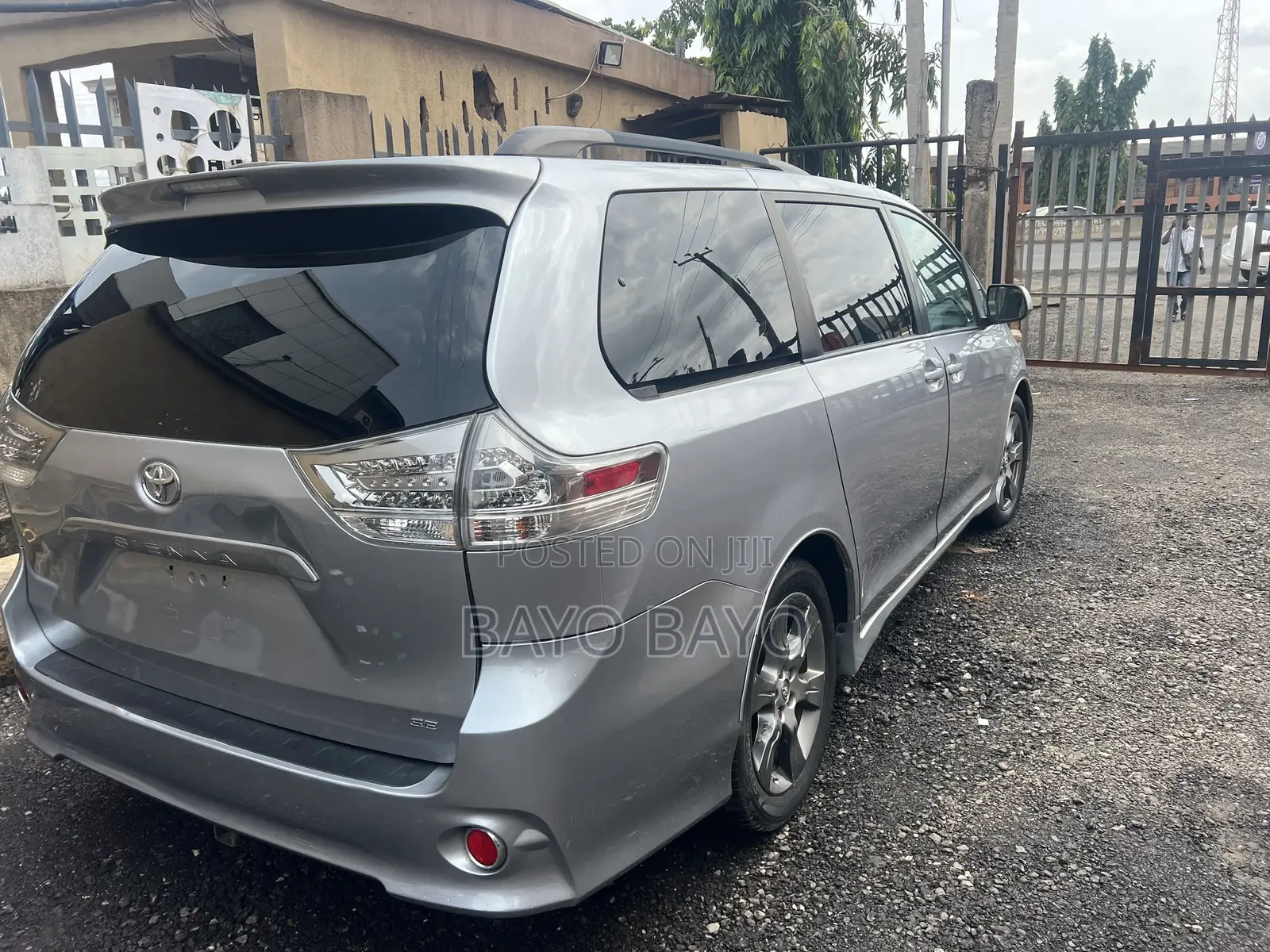 Toyota Sienna SE 8 Passenger 2012 Gray