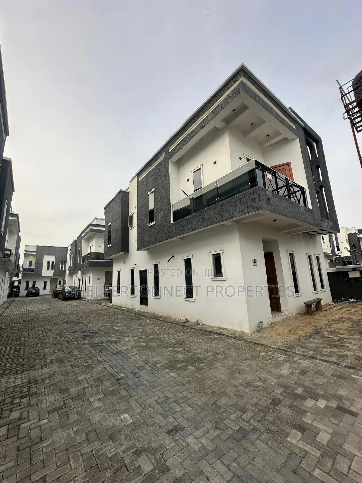 4bdrm Duplex in Lekki Expressway for rent