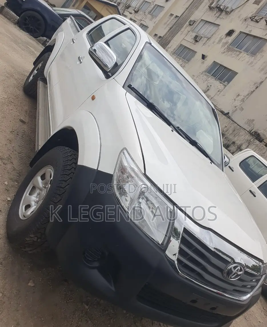 Toyota Hilux 2011 White