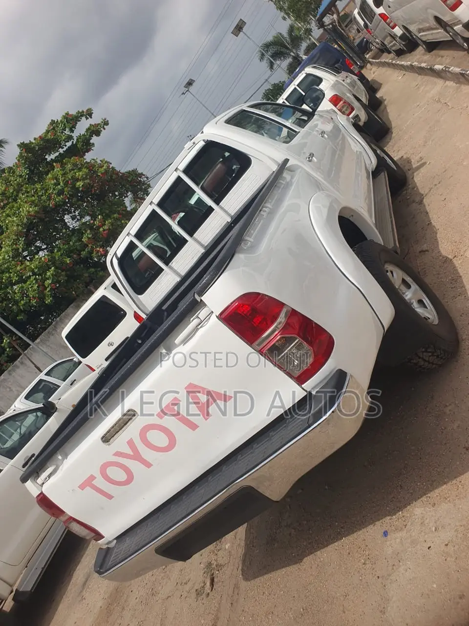 Toyota Hilux 2011 White