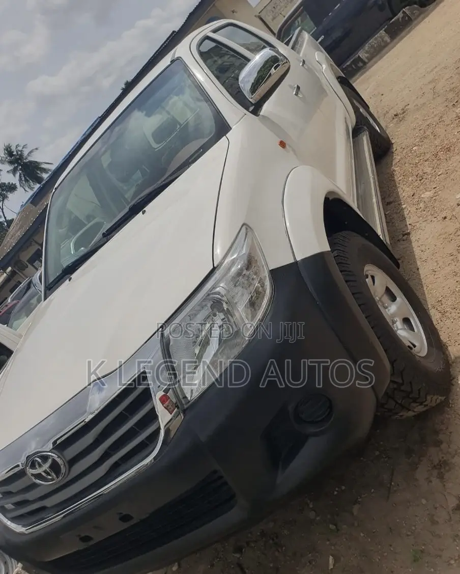 Toyota Hilux 2011 White