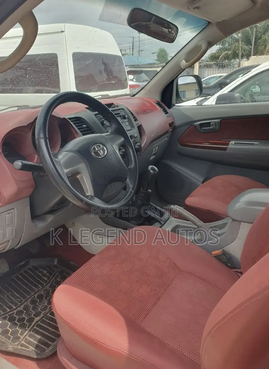 Toyota Hilux 2011 White
