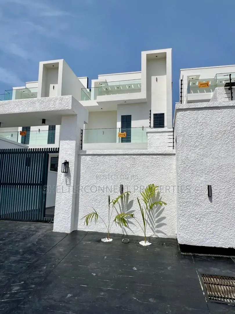 4bdrm Duplex in Ikota for sale