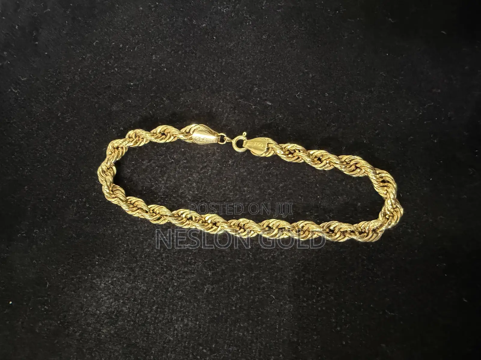 Italy 750 Tested 18karat Twist Design Gold