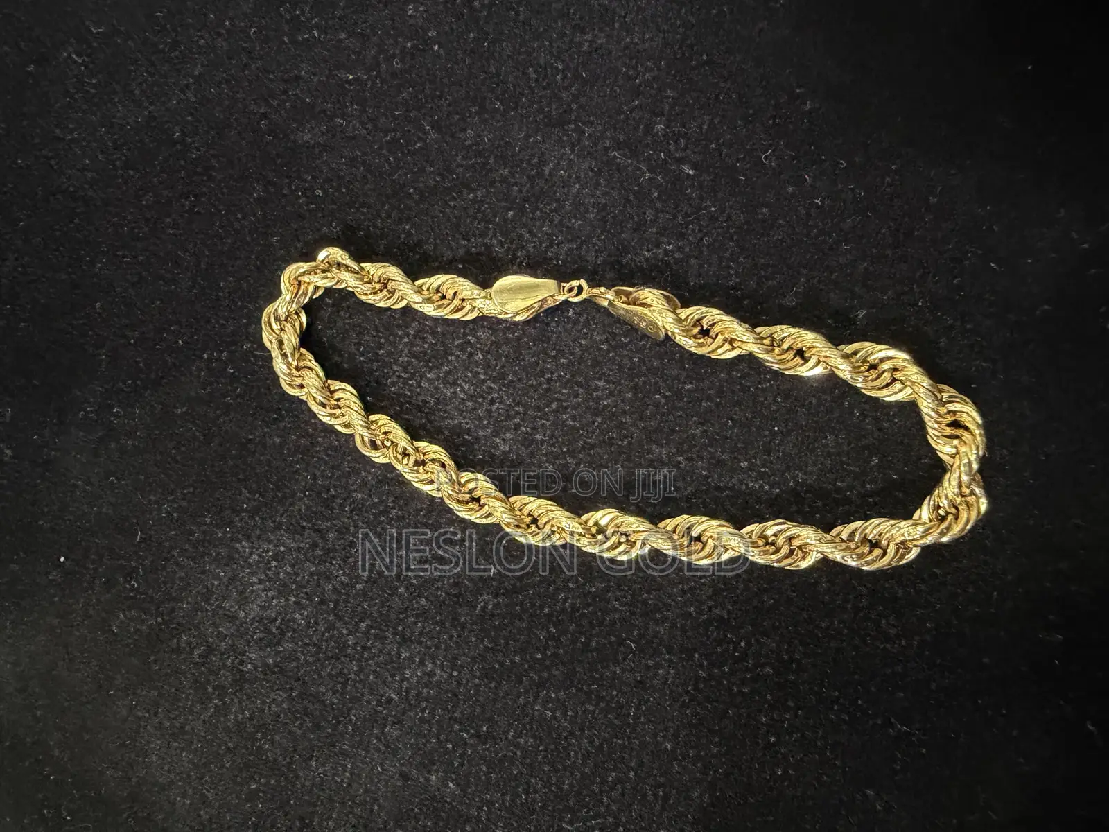 Italy 750 Tested 18karat Twist Design Gold