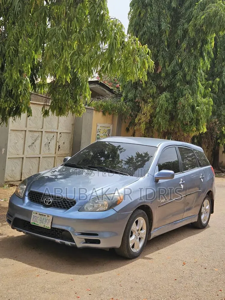 Toyota Matrix Hatchback FWD (1.8L 4cyl 5M) 2010 Blue