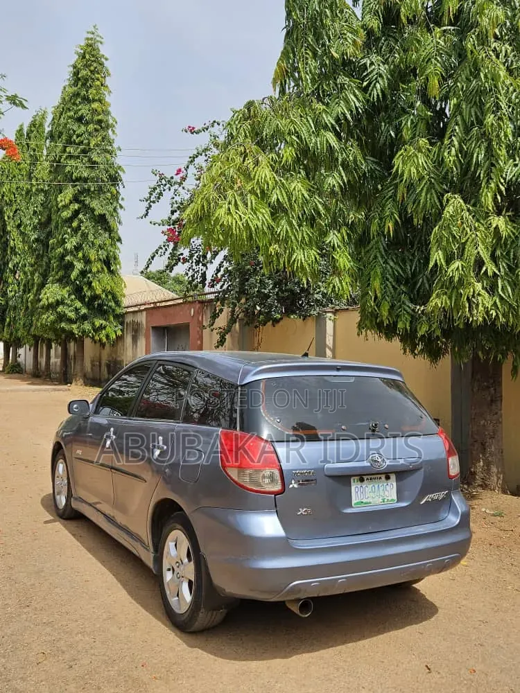 Toyota Matrix Hatchback FWD (1.8L 4cyl 5M) 2010 Blue