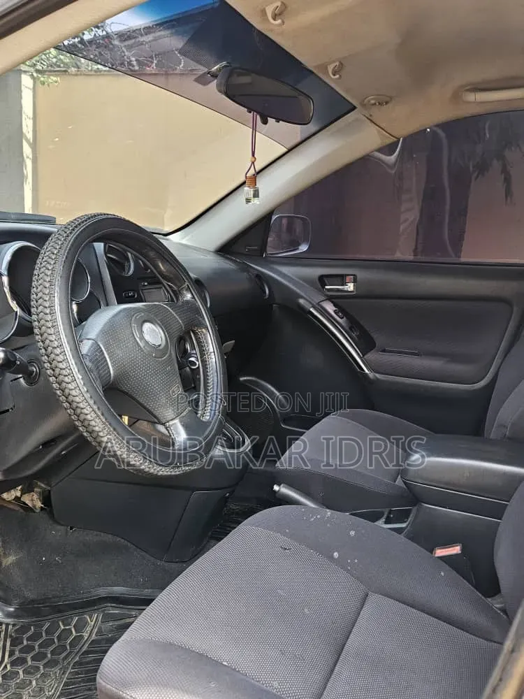 Toyota Matrix Hatchback FWD (1.8L 4cyl 5M) 2010 Blue