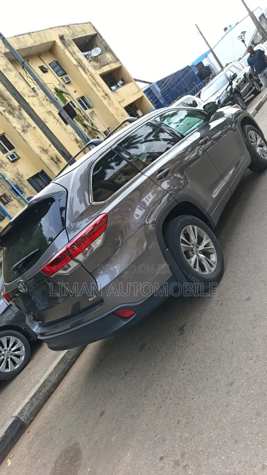 Toyota Highlander XLE 4x4 V6 (3.5L 6cyl 8A) 2018 Gray