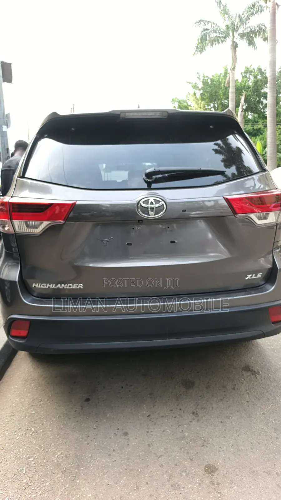 Toyota Highlander XLE 4x4 V6 (3.5L 6cyl 8A) 2018 Gray