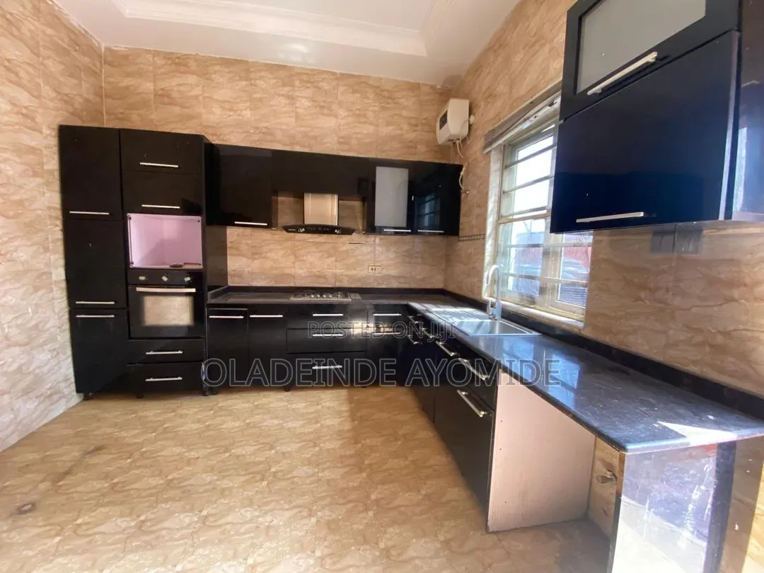3bdrm Duplex in Agungi Lekki for rent