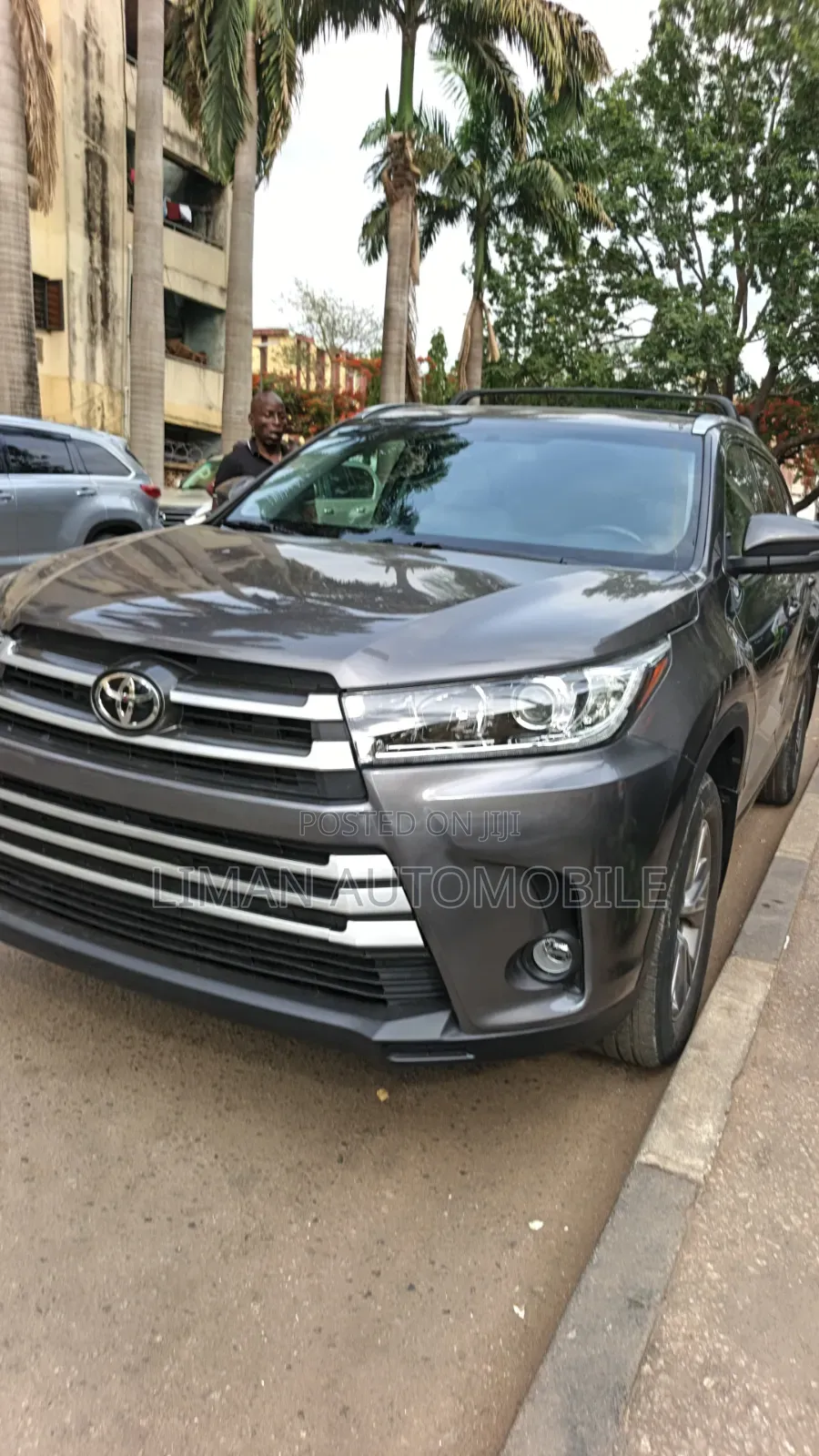 Toyota Highlander XLE 4x4 V6 (3.5L 6cyl 8A) 2018 Gray