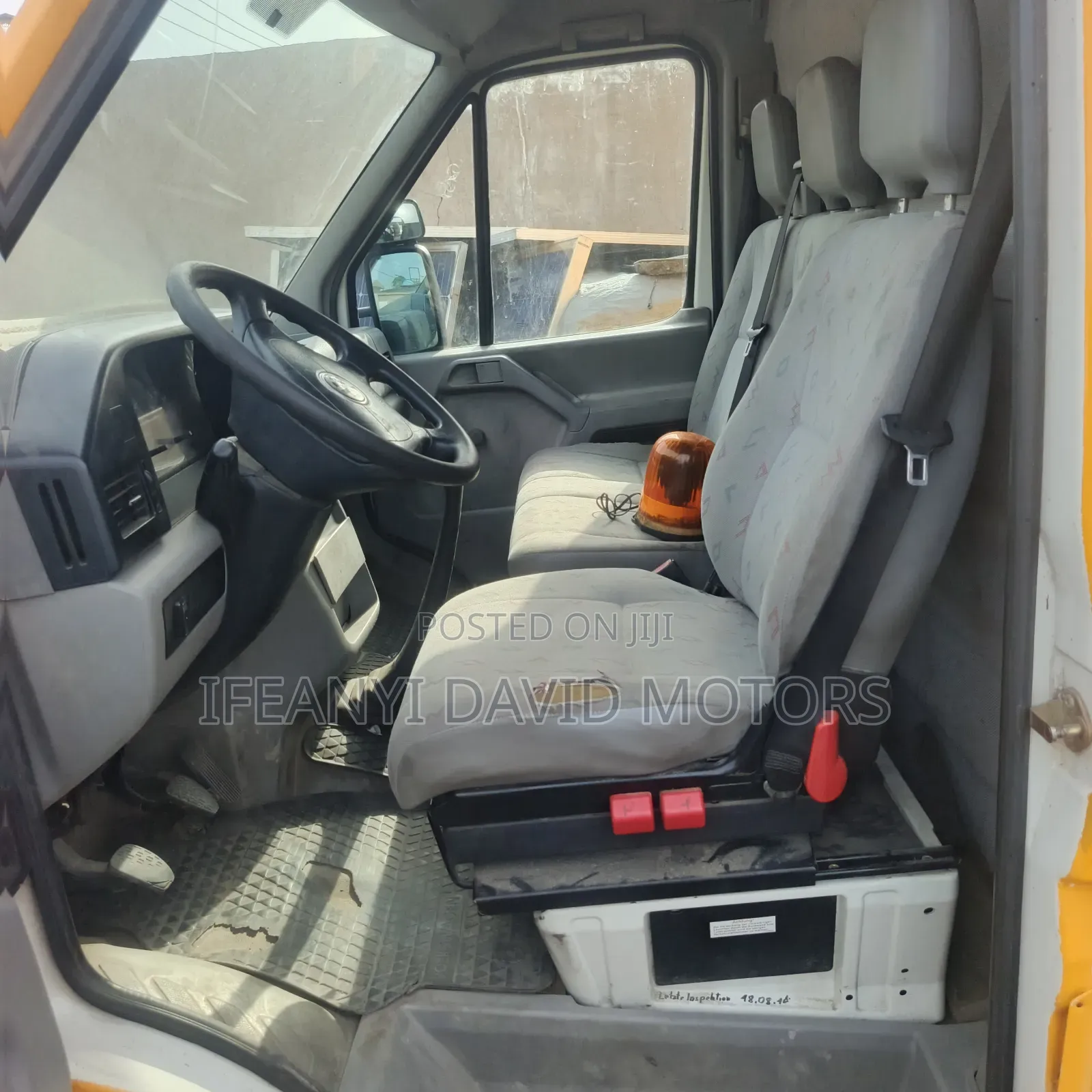 Volkswagen LT 2000 Yellow