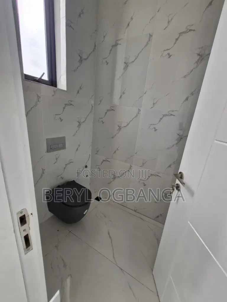 5bdrm Duplex in Ikota for sale