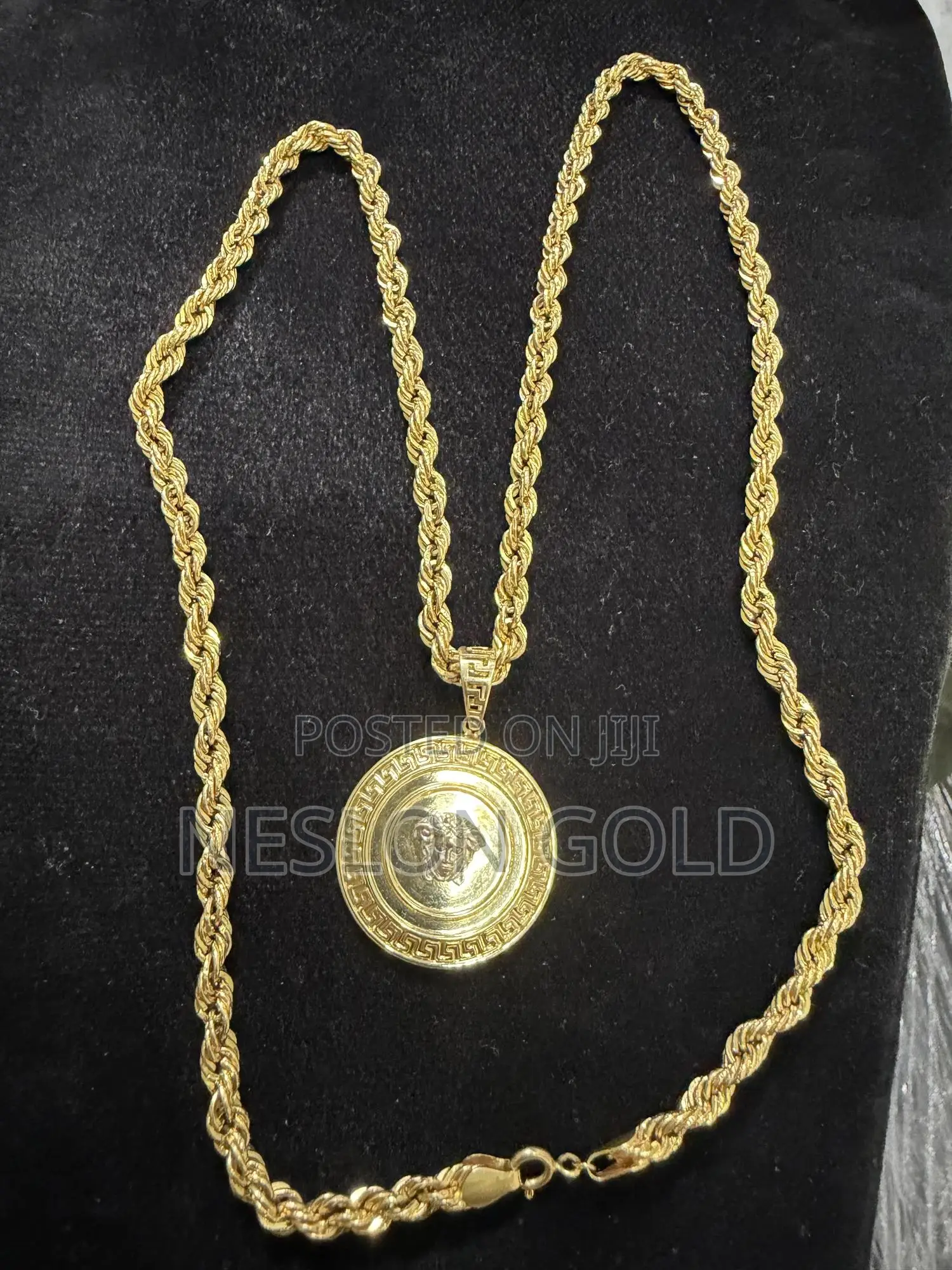 Italy 750 Pure Gold With Vasae Pendant