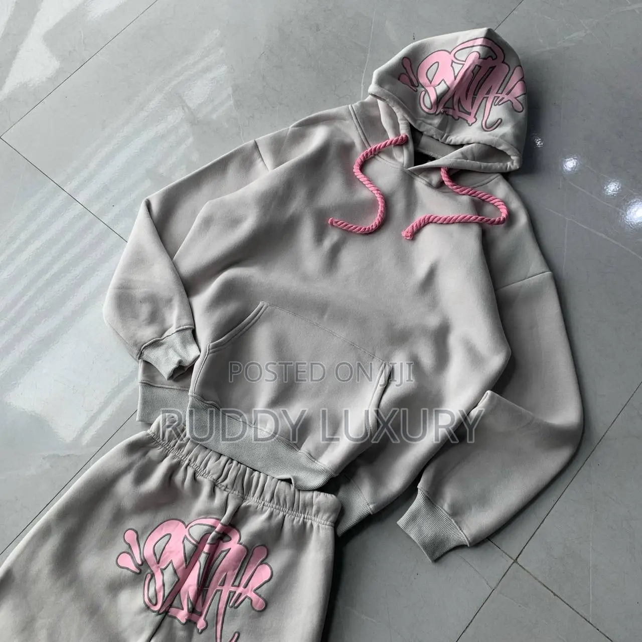 Syna World Sweat Set