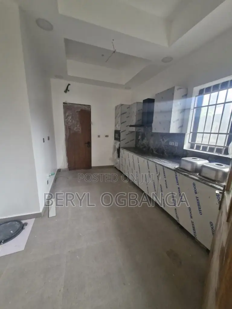 4bdrm Duplex in Lekki Phase 1 for sale