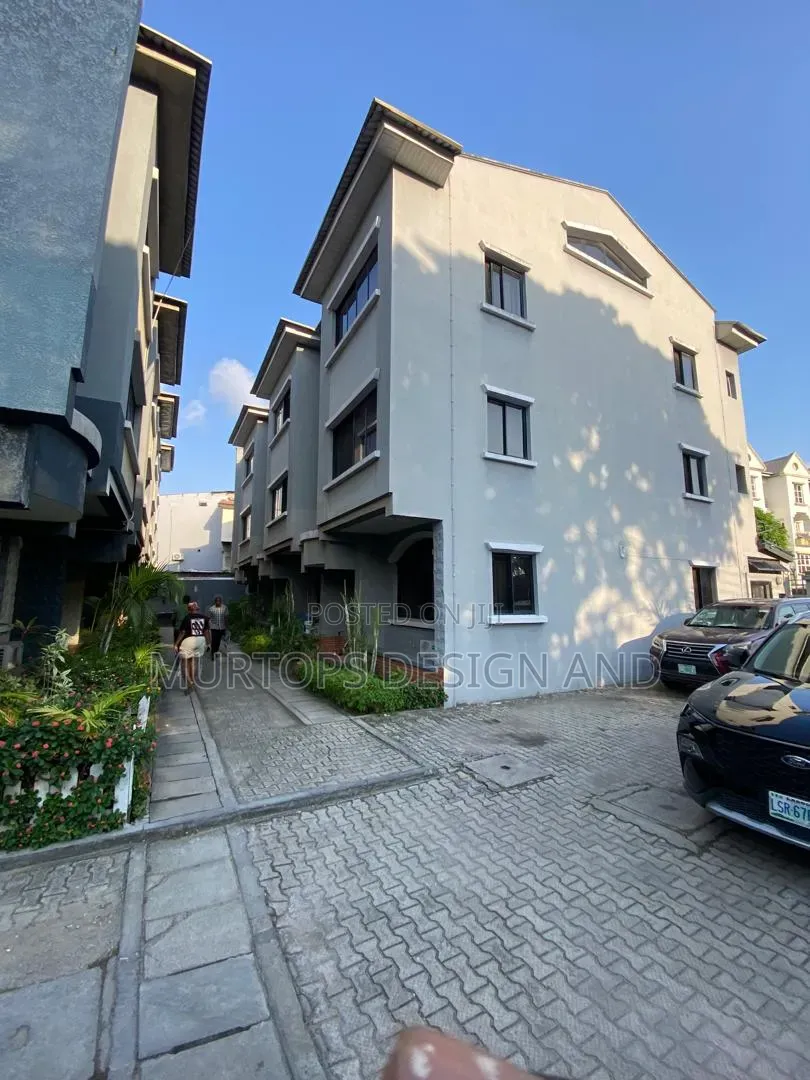 4bdrm Townhouse / Terrace in Kofo Abayomi for rent