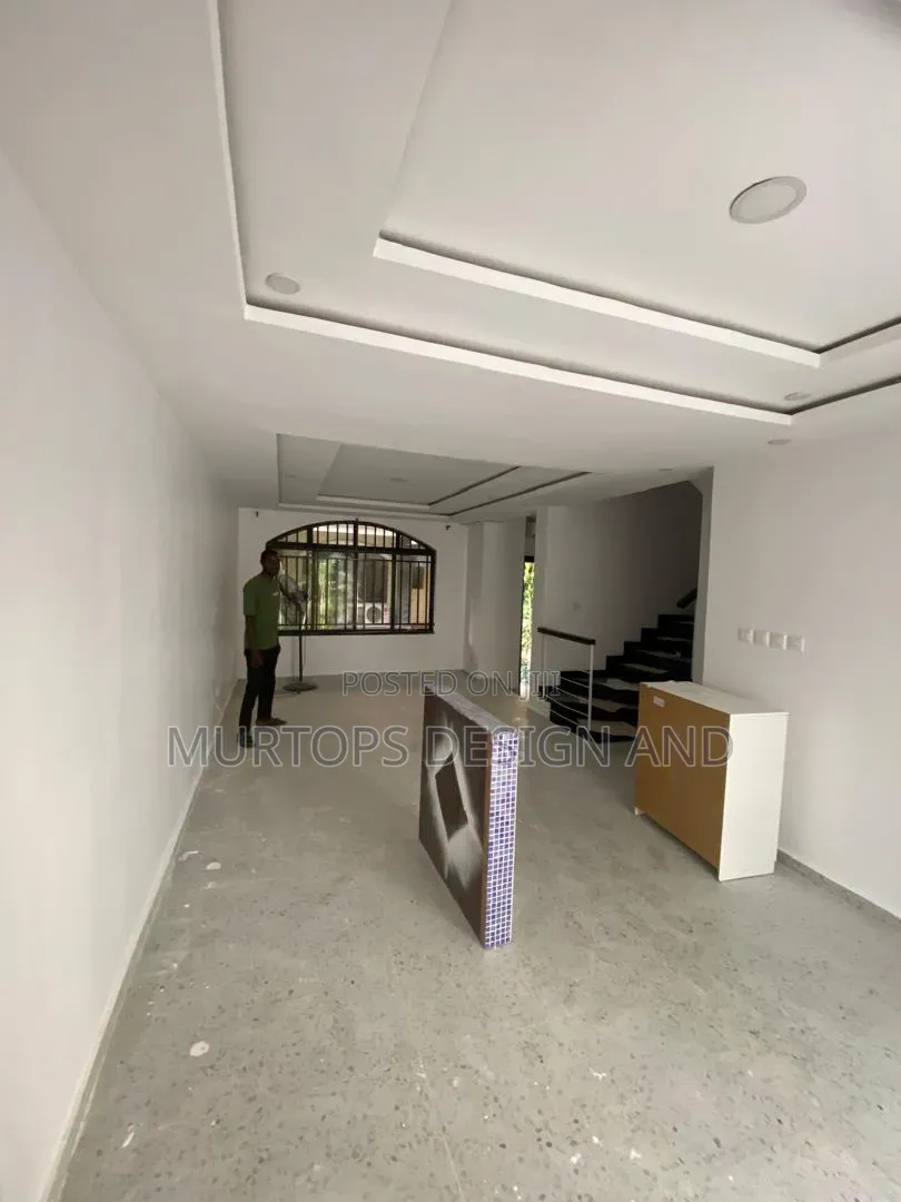 4bdrm Townhouse / Terrace in Kofo Abayomi for rent